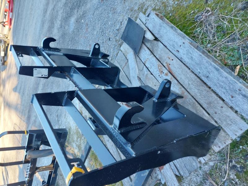 Attachments  Pallet forks 2000 lbs Photo